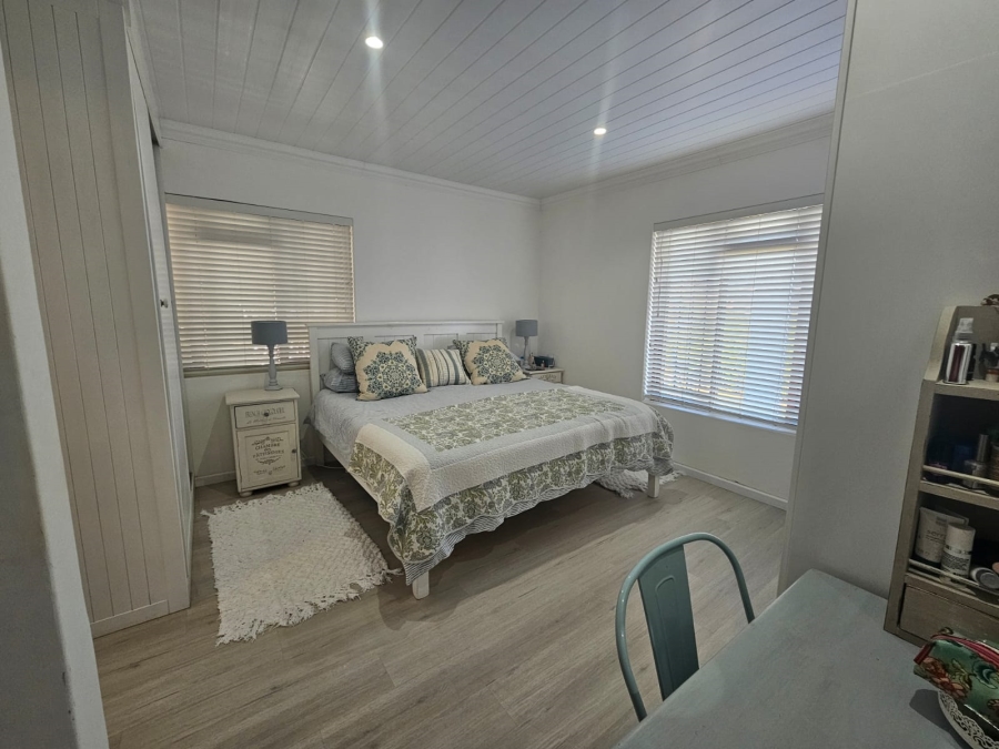 5 Bedroom Property for Sale in Stilbaai Wes Western Cape